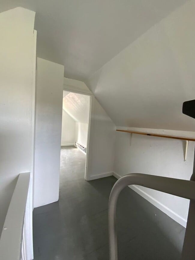 Building Photo - Tacoma 2bdr 1 bath house w/ 2 car garage