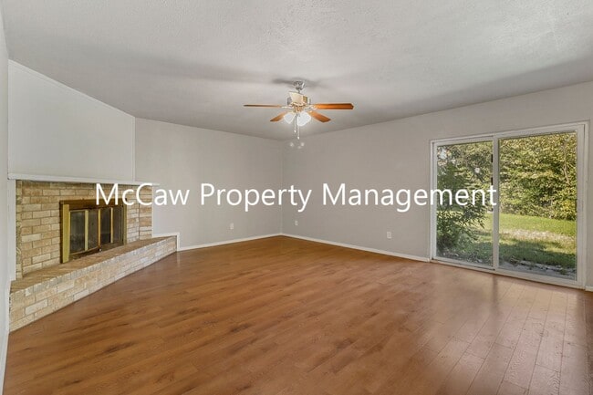 Building Photo - Coming Soon! Cozy 3/2/1 in Arlington!