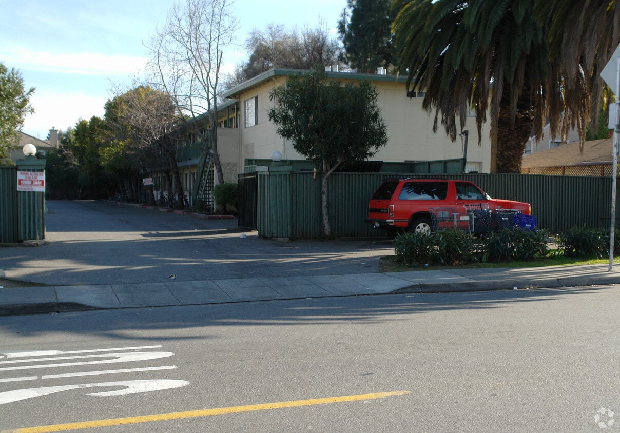 Building Photo - Camino Palms Apartments