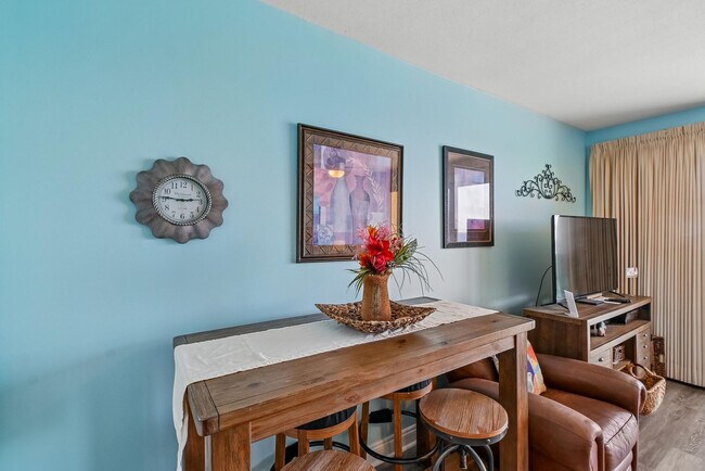 Foto del edificio - 15817 Front Beach Rd