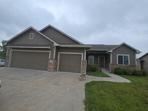 Building Photo - 1215 S Horseback Ct