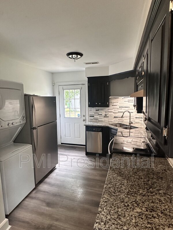 Foto del edificio - 239 E 36th St