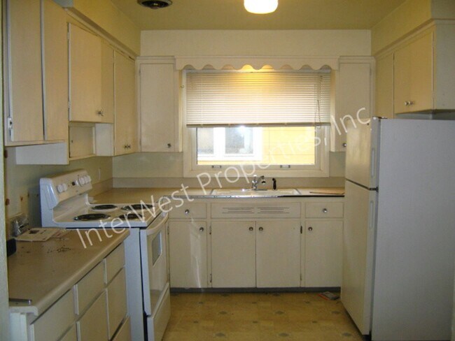 Building Photo - MCCAR