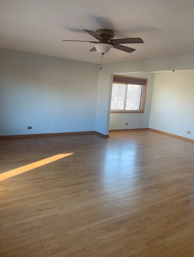 Foto del edificio - 8826 N Chester Ave