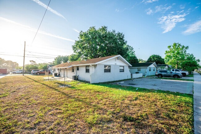 Building Photo - 2115 Coral Way Largo, FL 33771