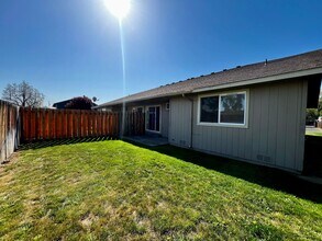 Building Photo - 205 Valleyview Ave