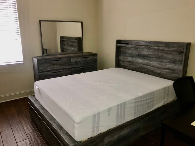 Building Photo - 1510 9th St