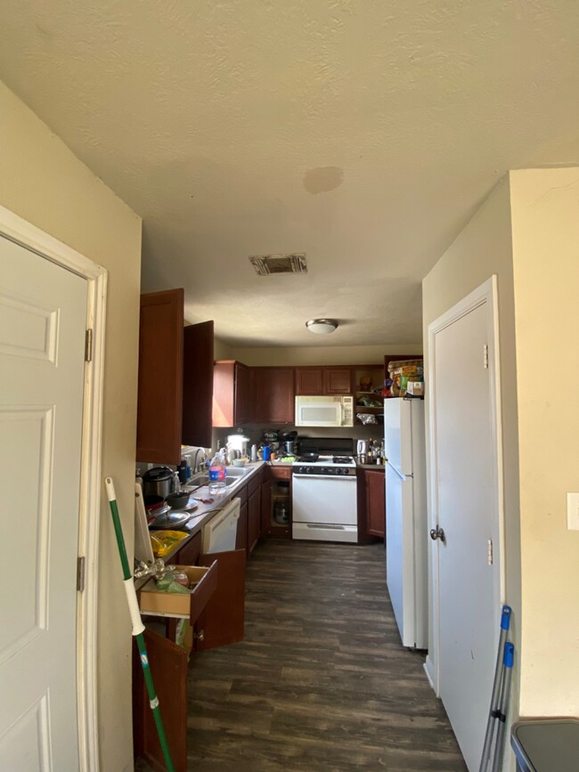 Foto del edificio - FALL PRE-LEASE - 4 Bedroom/3 Bath 2 Story ...