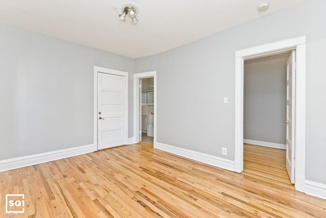 Building Photo - 2426 N Maplewood Ave