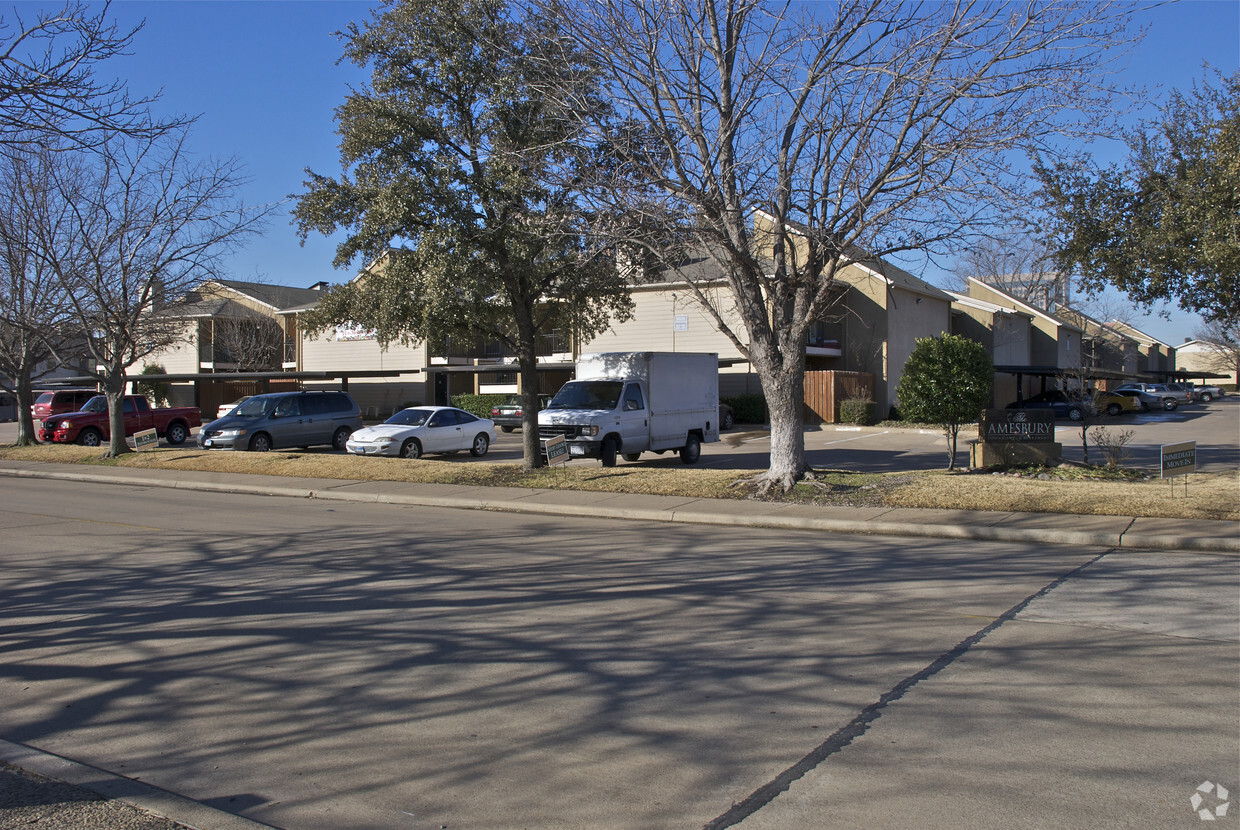 Primary Photo - Amesbury Plaza Apartments