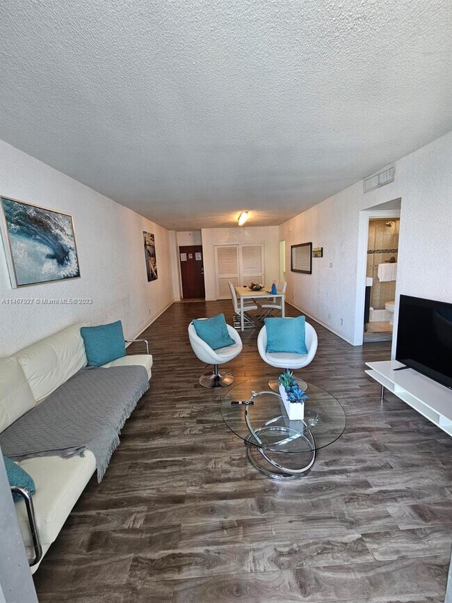 Building Photo - 4001 S Ocean Dr
