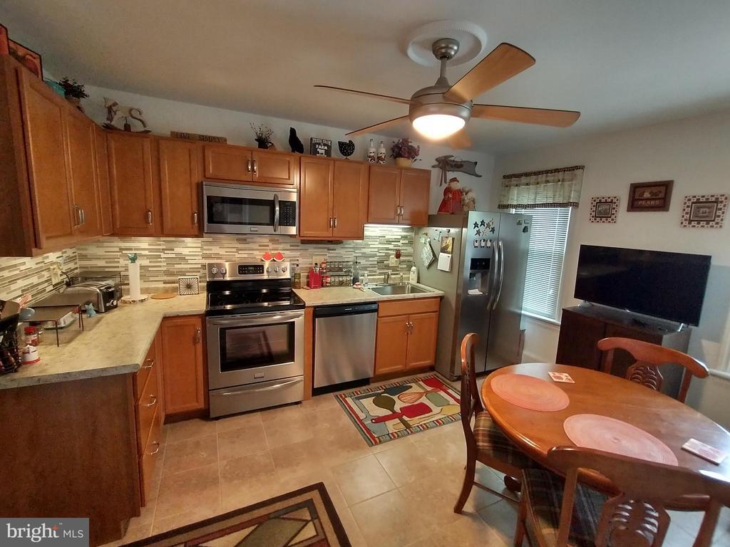 Primary Photo - 129 N Stratton St
