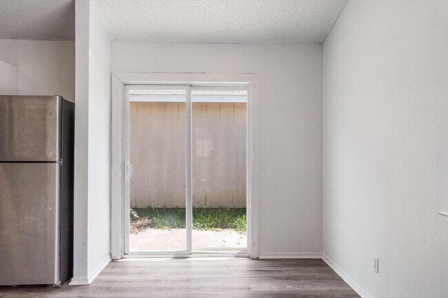 Foto del edificio - Spacious duplex in Fayetteville!