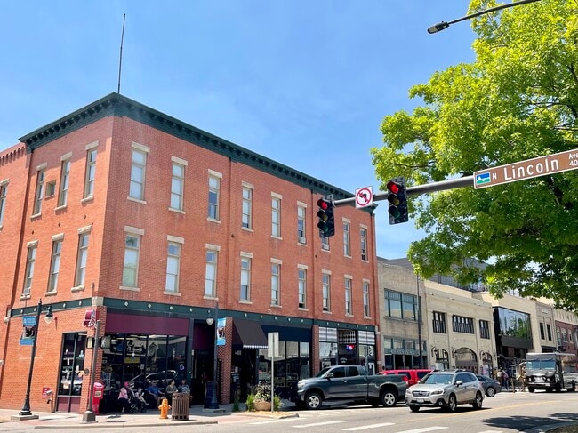 Building Photo - Lincoln Hotel Apartments