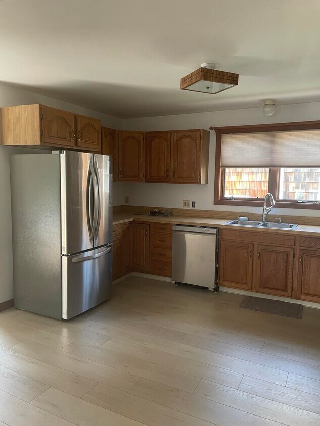Primary Photo - 76-1 Derby Ave