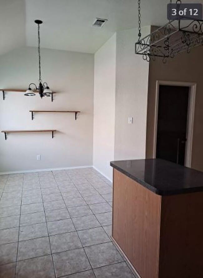 Building Photo - 100 Oak Hollow Ln
