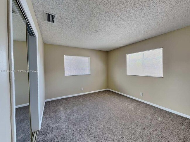Building Photo - 208 NW 80th Ave