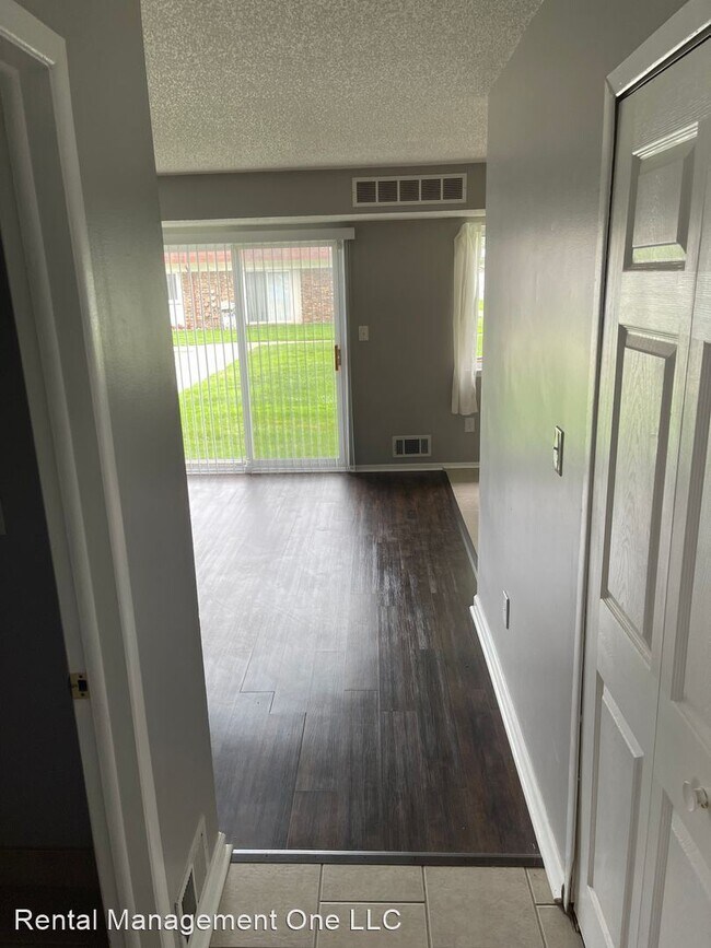 Building Photo - 2 br, 1.5 bath House - 15658 Dupage Blvd