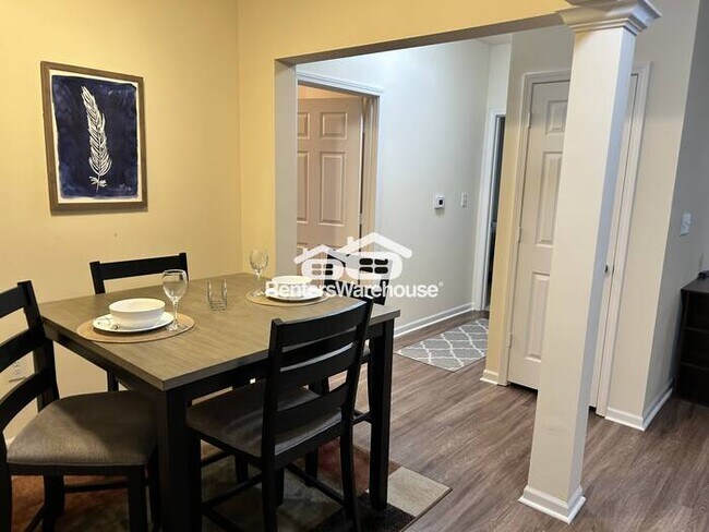 Building Photo - 2 bed 2 bath  Condo