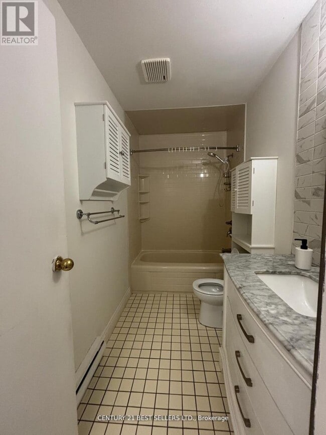 Building Photo - 171-171 Edgehill Dr