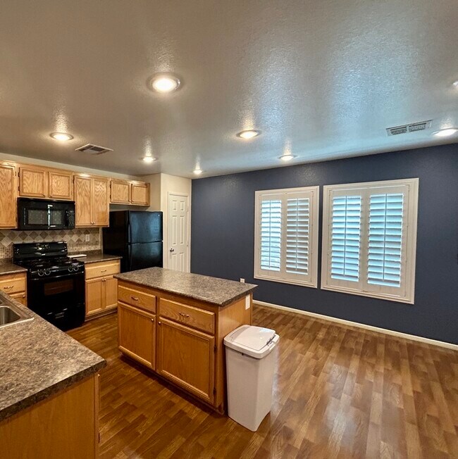Foto del edificio - Beautiful 3bdrm home in Mountain's Edge.