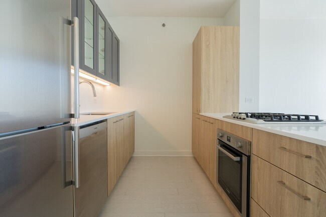 Building Photo - 1035 W Van Buren St