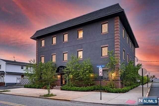 Building Photo - 183 Garibaldi Ave
