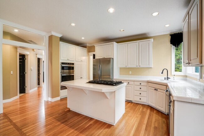 Foto del edificio - Beautiful 5 Bed, 3 Bath Rental Home in Cedar Mills Beaverton!