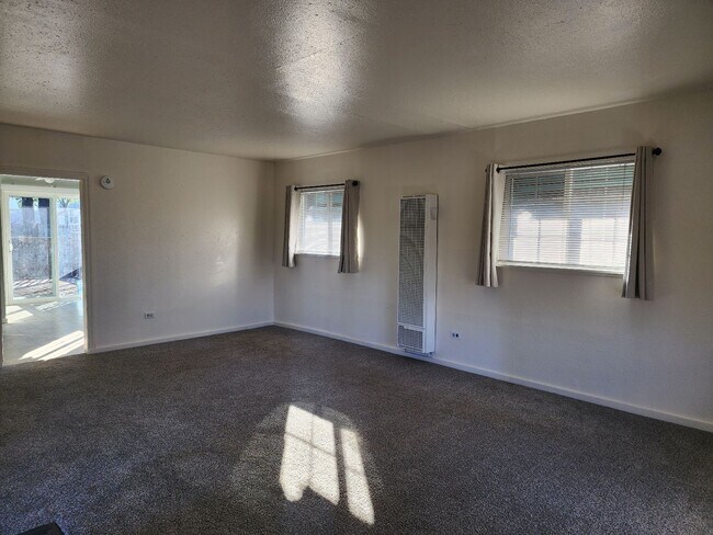 Foto del edificio - 2860 Dutton Meadow