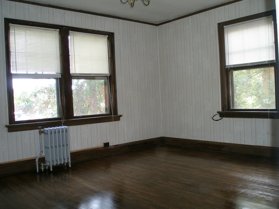 Living Room - 517 3rd Ave N