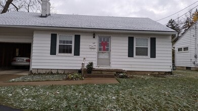 Building Photo - 105 W Liberty Ct