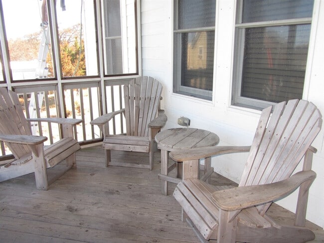 Building Photo - 48184 Decoy Dr