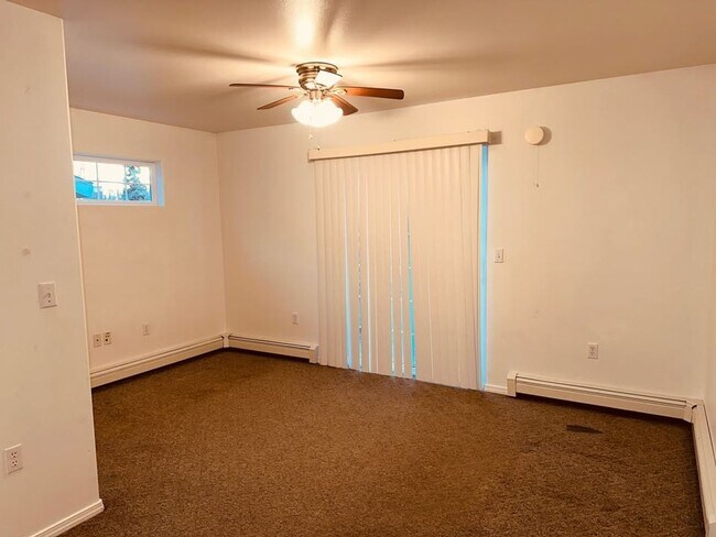 Foto del edificio - 2751 S Donovan Dr