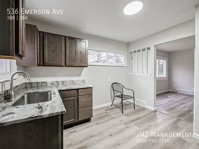 Building Photo - 536 Emerson Ave