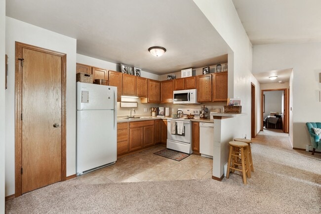 Building Photo - 1 Bed, 1 Bath 975 Sq Ft - 2nd Floor