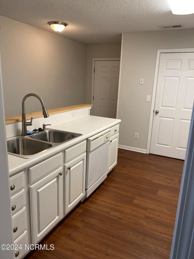 Building Photo - 5010 Hunters Trail