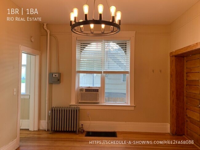 Building Photo - Stunning Spacious One bedroom! Washer/Drye...