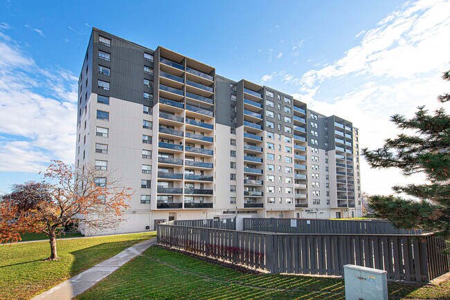 Photo du bâtiment - 120 Dundas St E