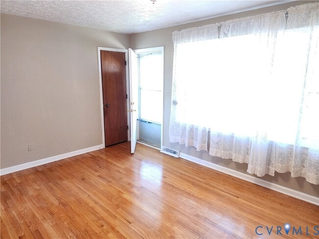 Building Photo - 1071 Samuel Rd