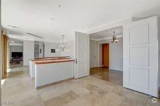 Building Photo - 2777 Paradise Rd