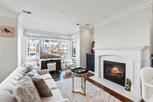 Building Photo - 636 Ponte Villas S