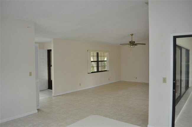 Foto del edificio - 127 Persimmon Dr