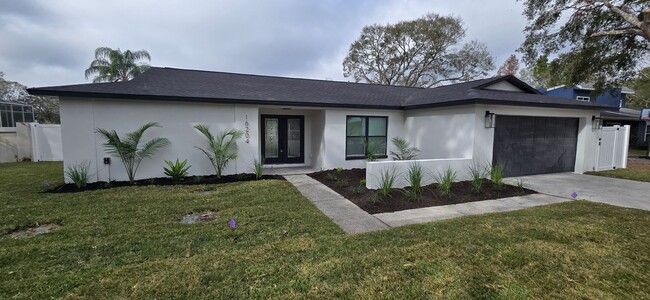 Foto del edificio - Completely remodeled 4 Bed 4 Bath home wit...