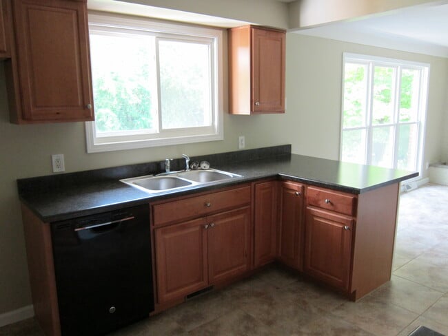 Foto del edificio - 5083 Mellwood Dr