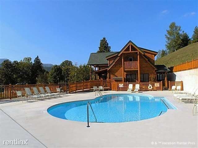 Building Photo - 1726 Summit View Way