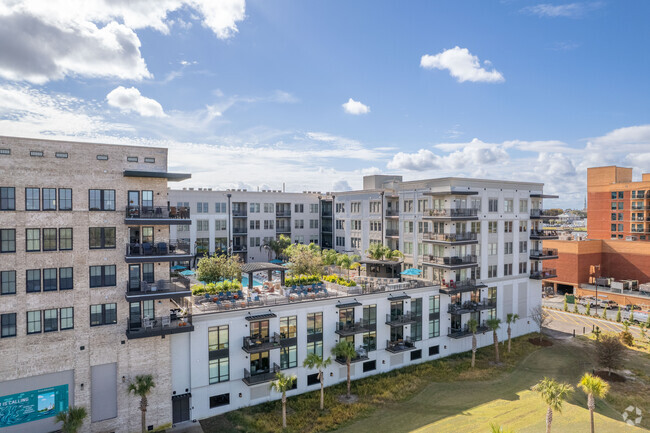 Building Photo - Riverworks