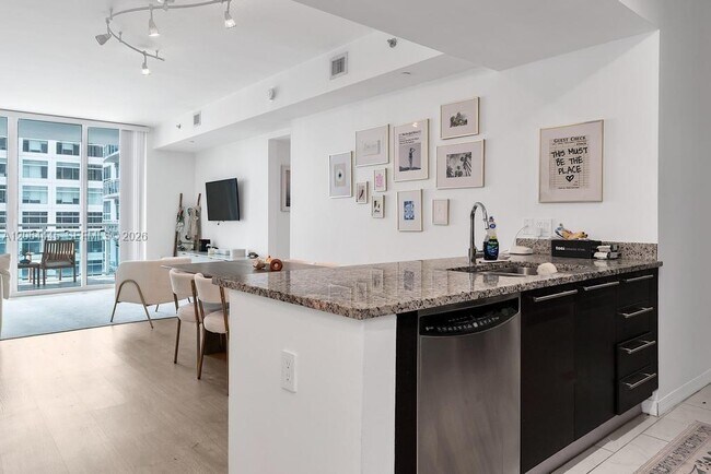 Building Photo - 951 Brickell Ave