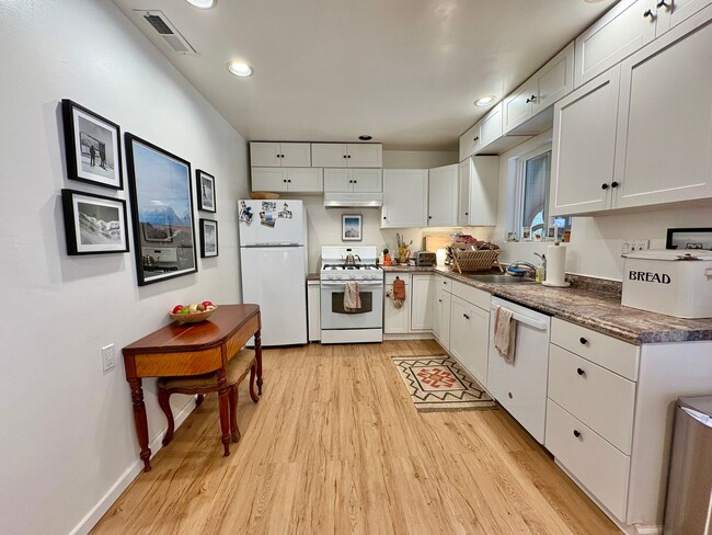 Foto del edificio - 2 bedroom, 2 bath