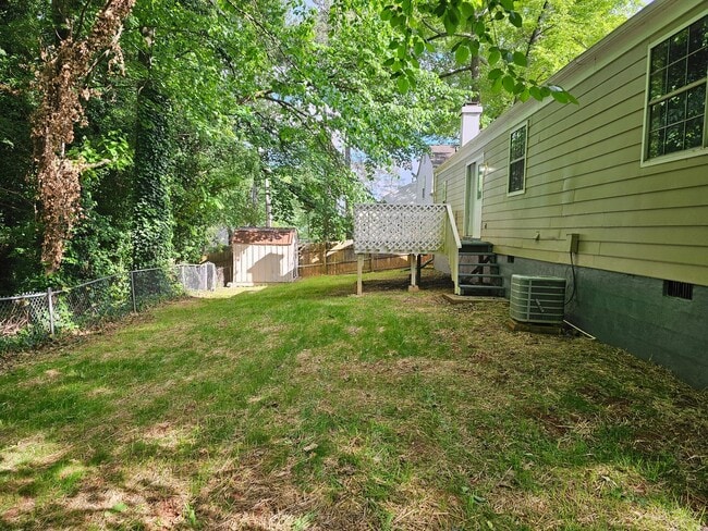 Building Photo - Spacious Home