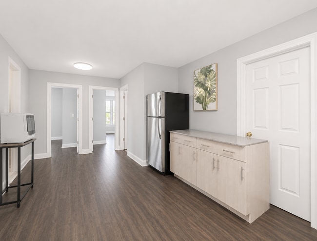 Building Photo - 5300 S Shore Dr
